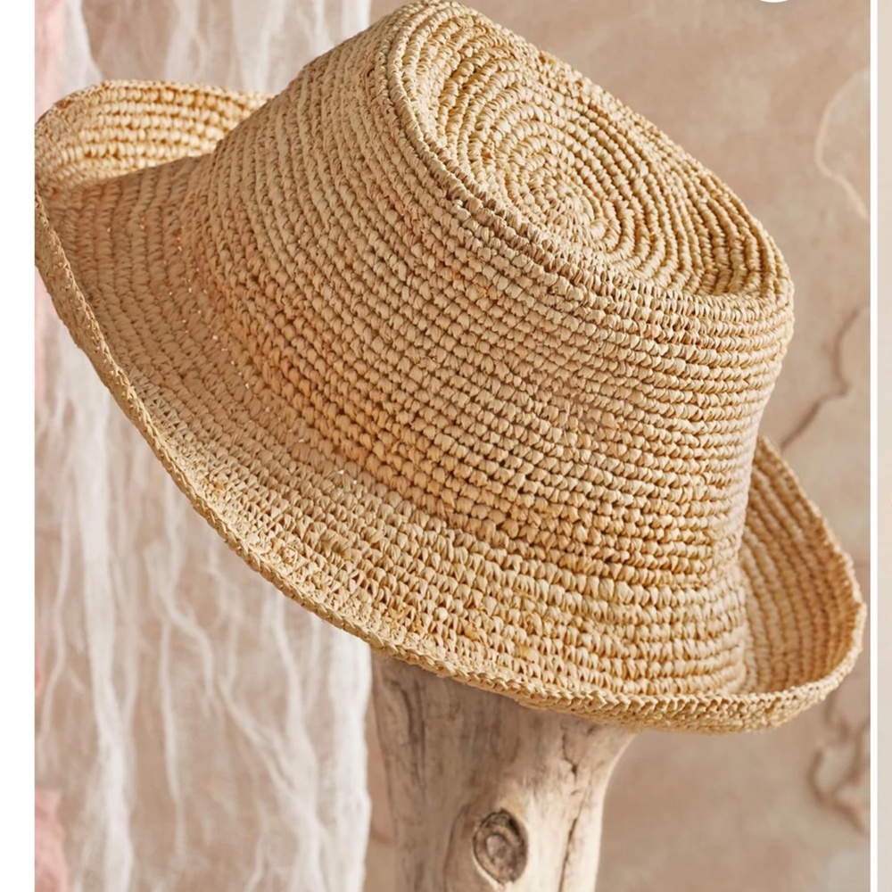 Wyeth crocheted bucket hat … NWT